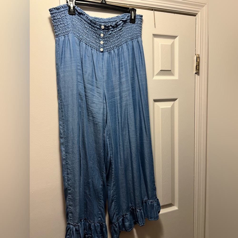 Denim looking frilly pants with elastic waist